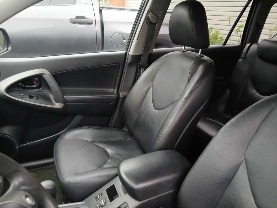 2009 Toyota RAV4 - photo 3