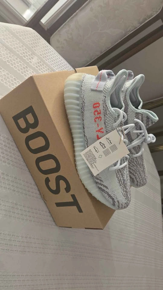 Yeezy Boost 350 V2 - photo 2