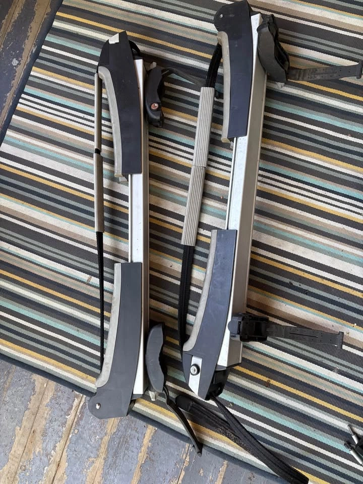 Thule Evo Crossbars, SUP Taxi XL, and Paddle Holder - photo 3