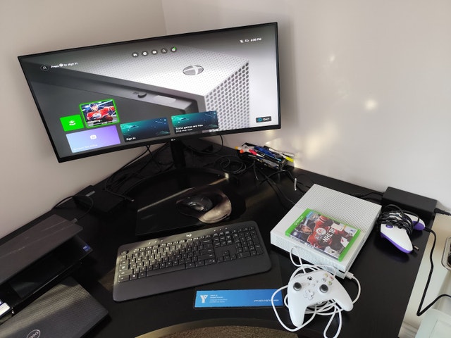 (Delivery) Xbox One S w/games - photo 3
