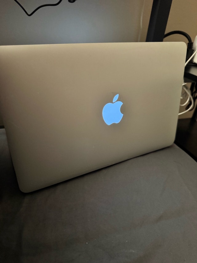 Macbook Laptop - photo 2