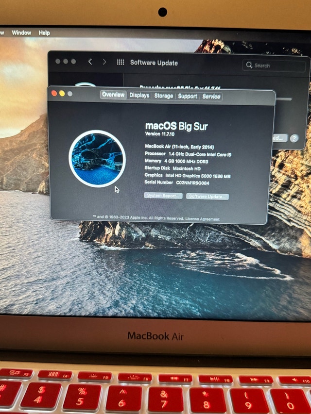 Macbook Laptop - photo 3