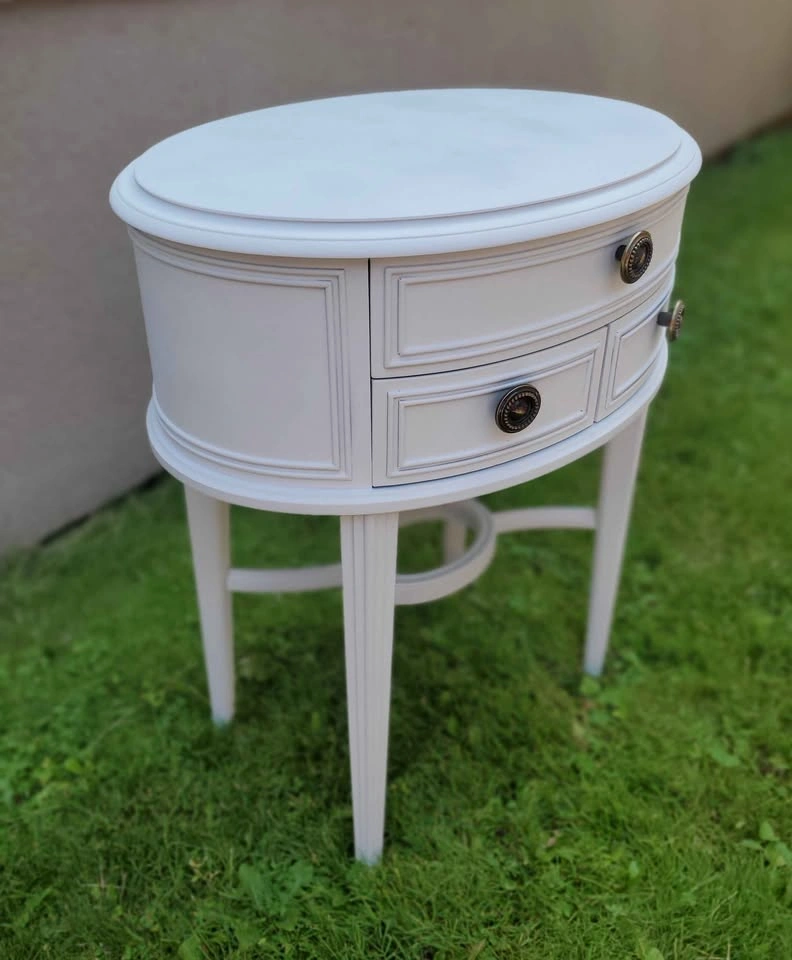 Oval 3-Drawer Side Table - photo 2