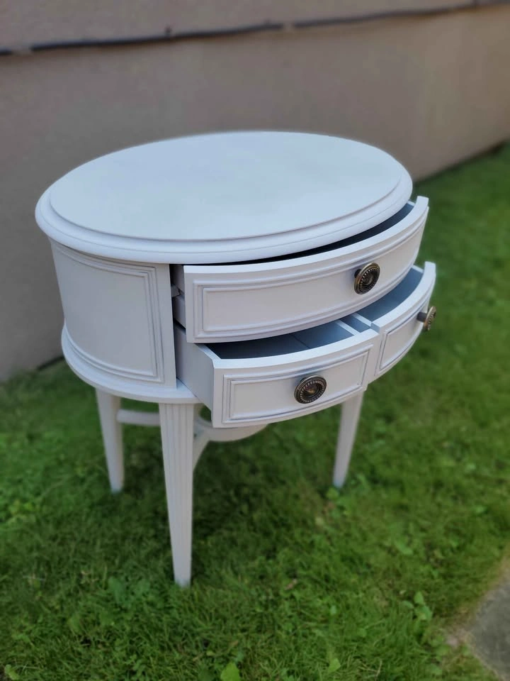 Oval 3-Drawer Side Table - photo 3