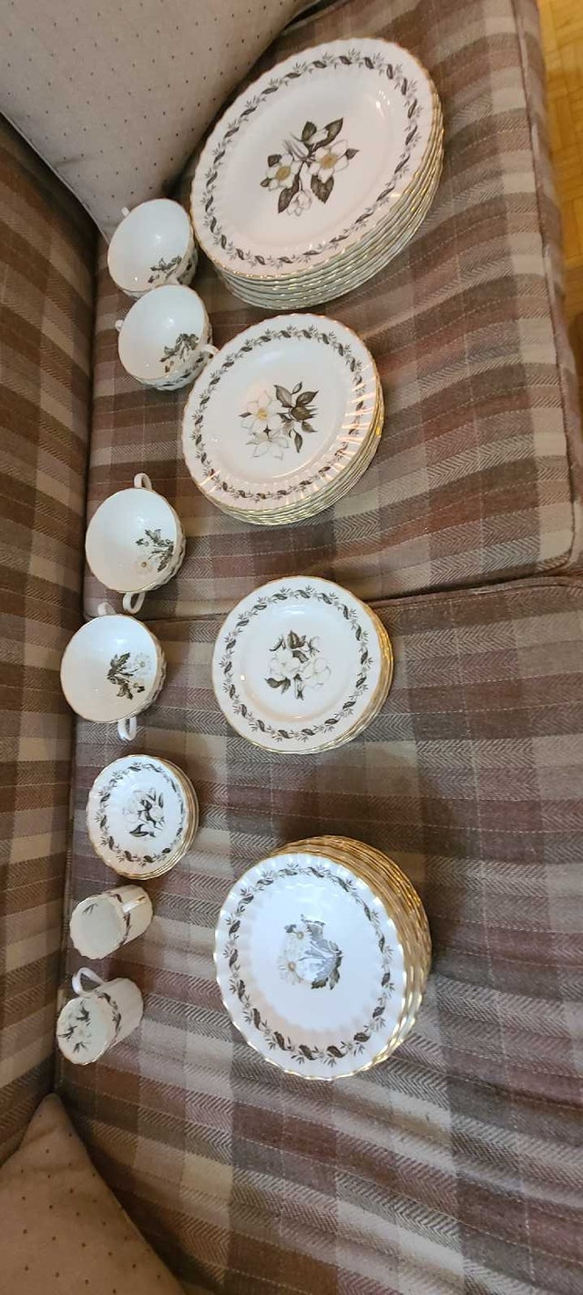 Royal Worcester Engadine Dinnerware Set - photo 2
