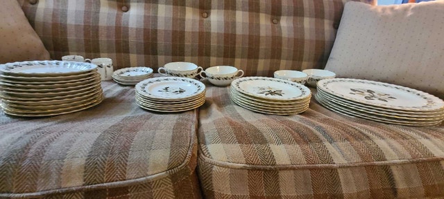 Royal Worcester Engadine Dinnerware Set - photo 5
