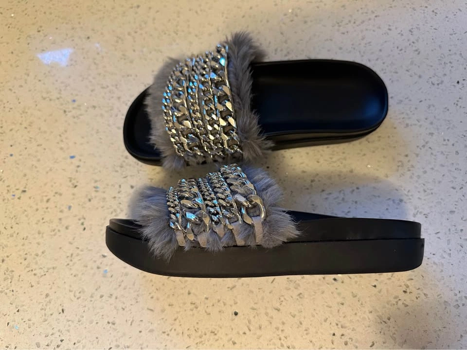 Kendall + Kylie Faux Fur Chain Slide Sandals Gray NWOT - photo 3