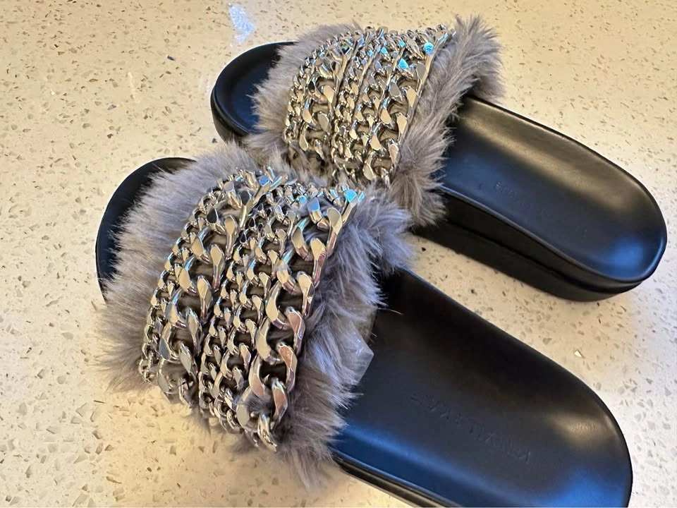 Kendall + Kylie Faux Fur Chain Slide Sandals Gray NWOT - photo 5