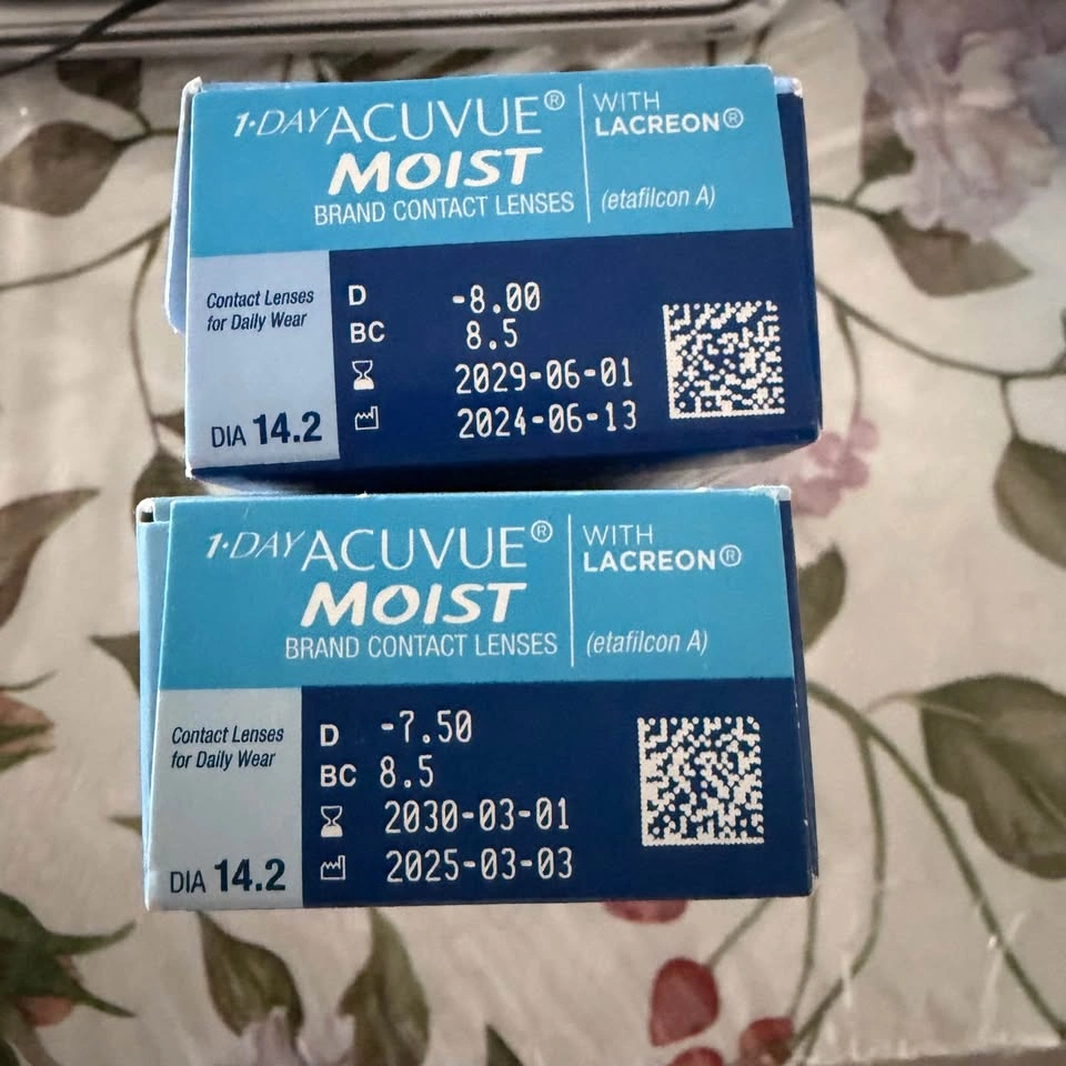 1 Day Acuvue Moist Daily Contacts - photo 2