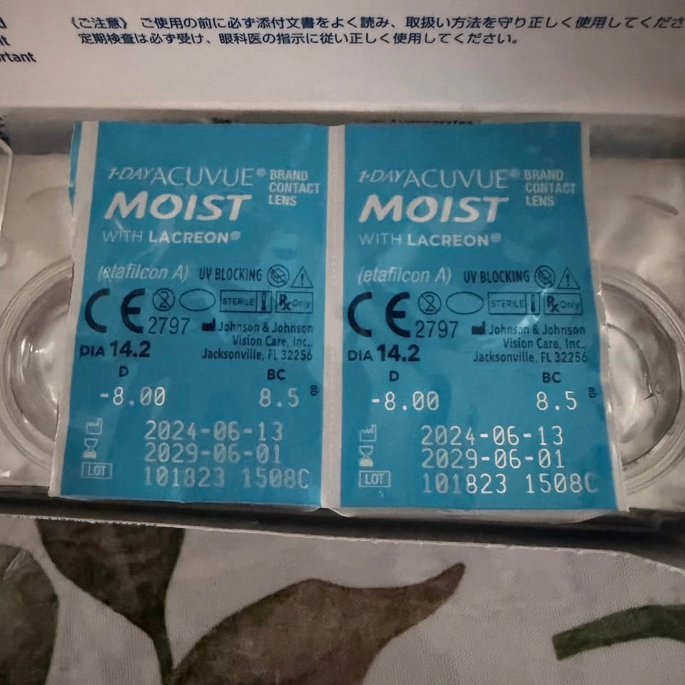 1 Day Acuvue Moist Daily Contacts - photo 3
