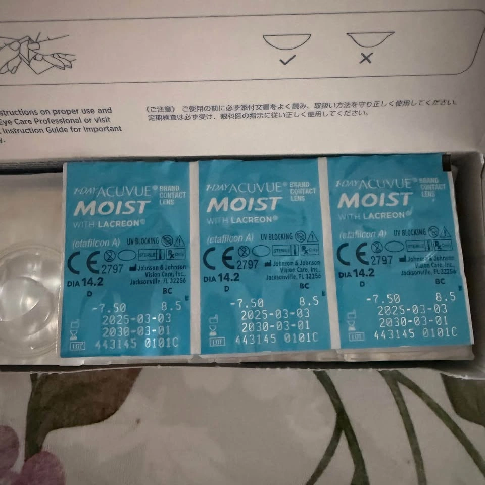 1 Day Acuvue Moist Daily Contacts - photo 4