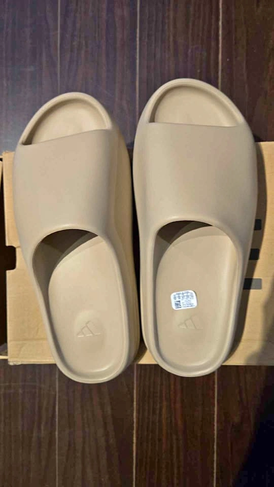 Yeezy Slide Pure