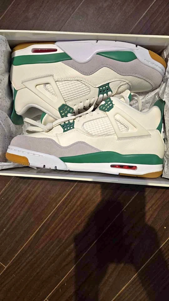 Jordan 4 SB Pine Green