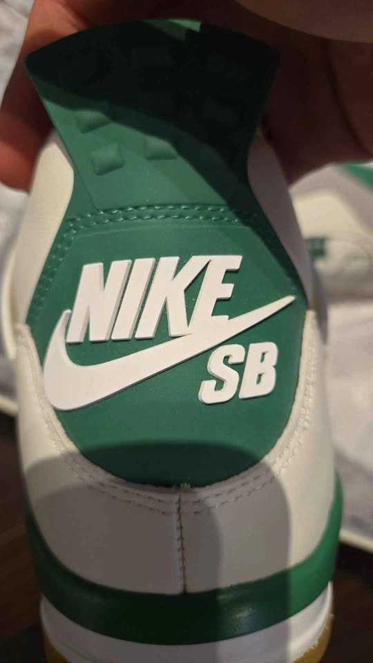 Jordan 4 SB Pine Green - photo 2