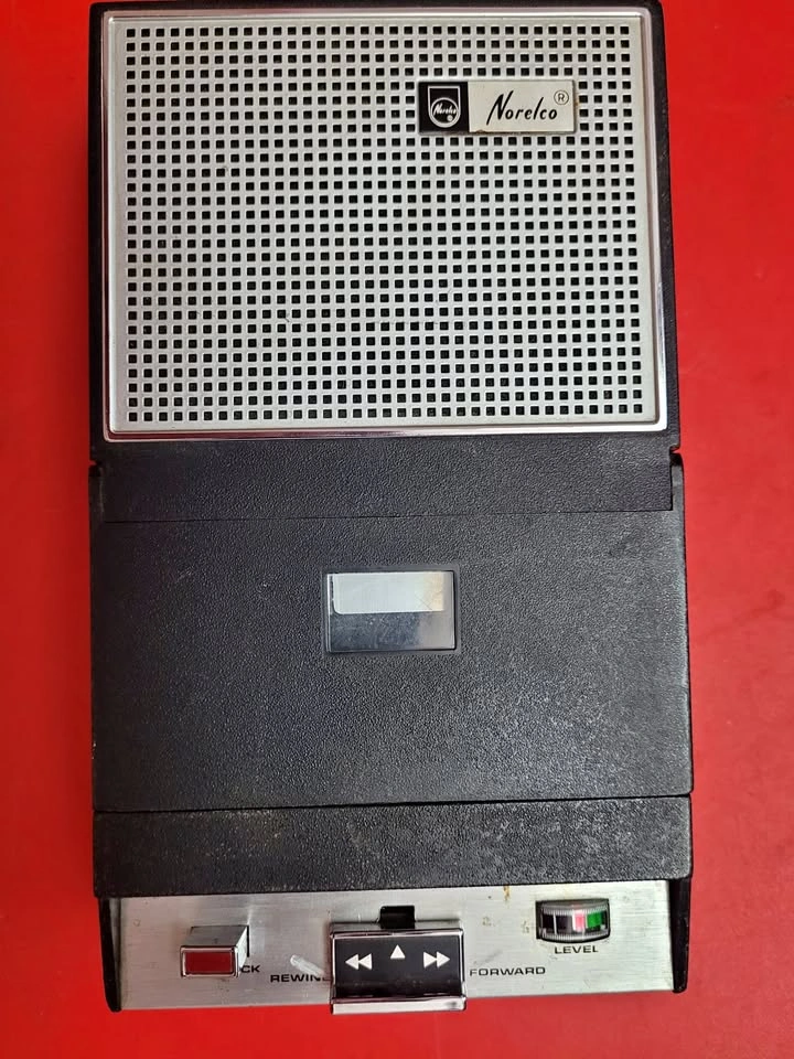 Vintage Norelco Carry-Corder 150 Cassette Recorder EL3302