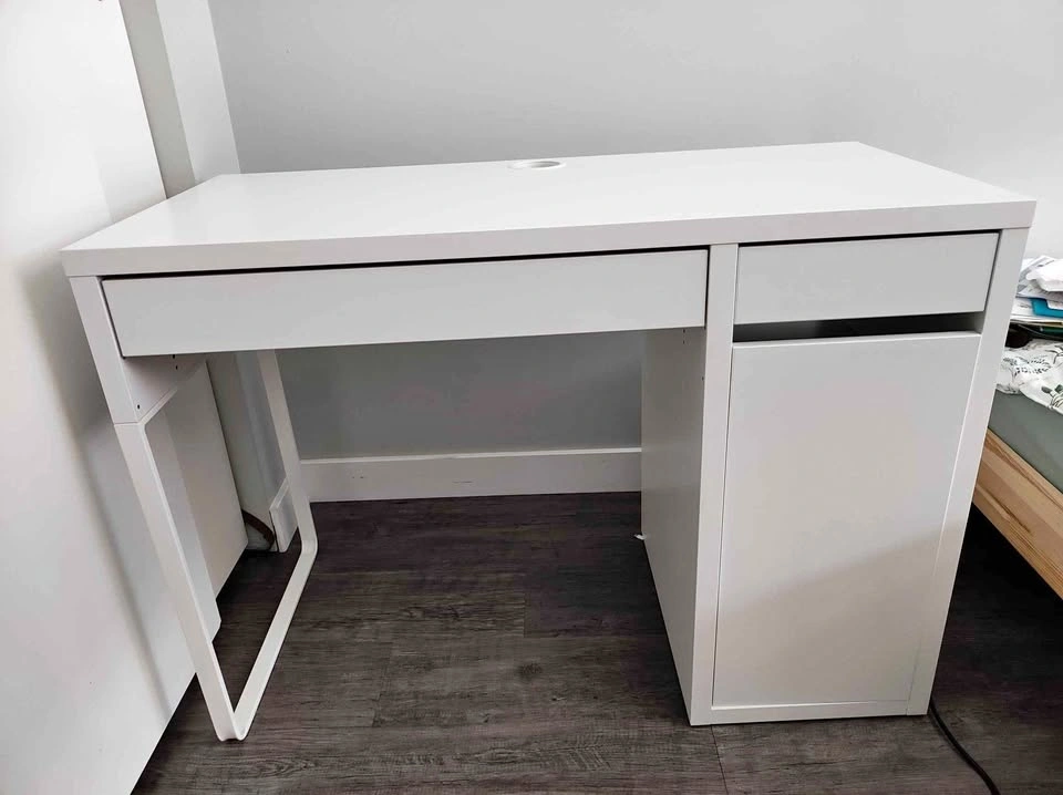 IKEA MICKE Desk