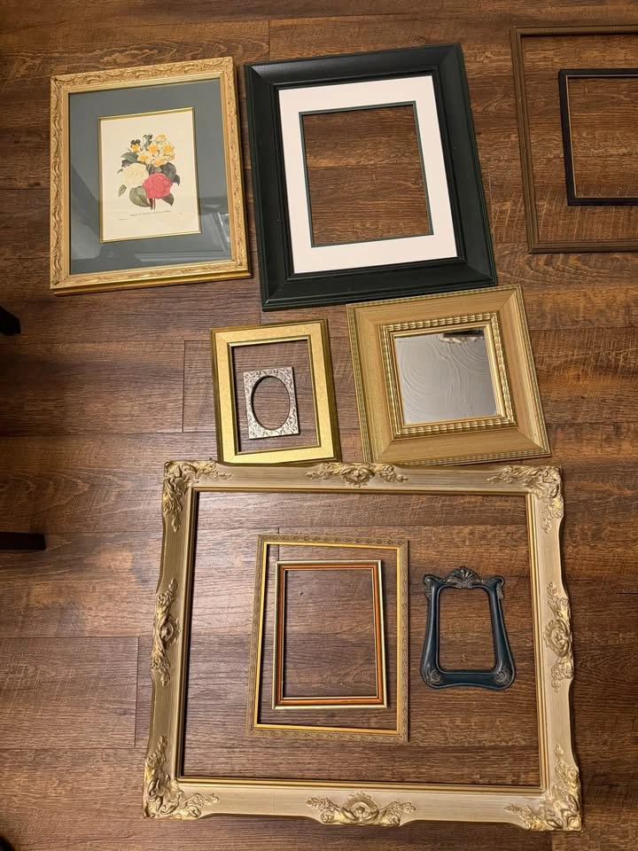 Multiple vintage frames - photo 2