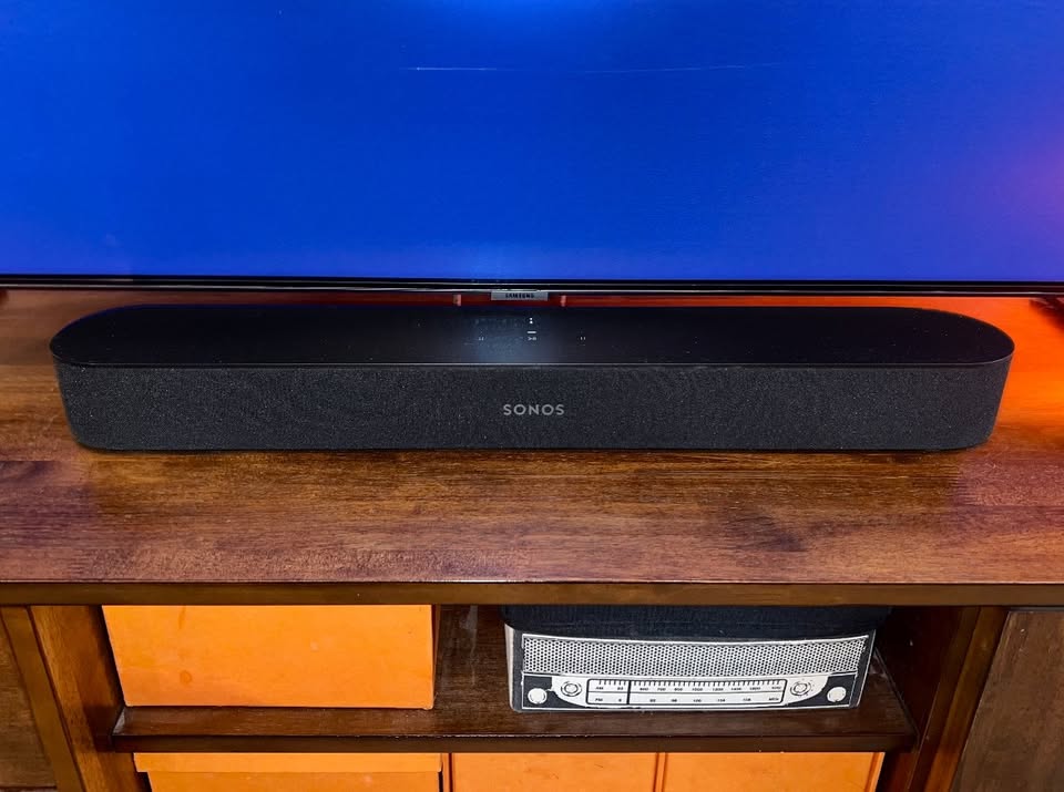 Sonos Sound System: Beam + 2 Play:1 + 2 Wall Mounts - Like New - photo 2