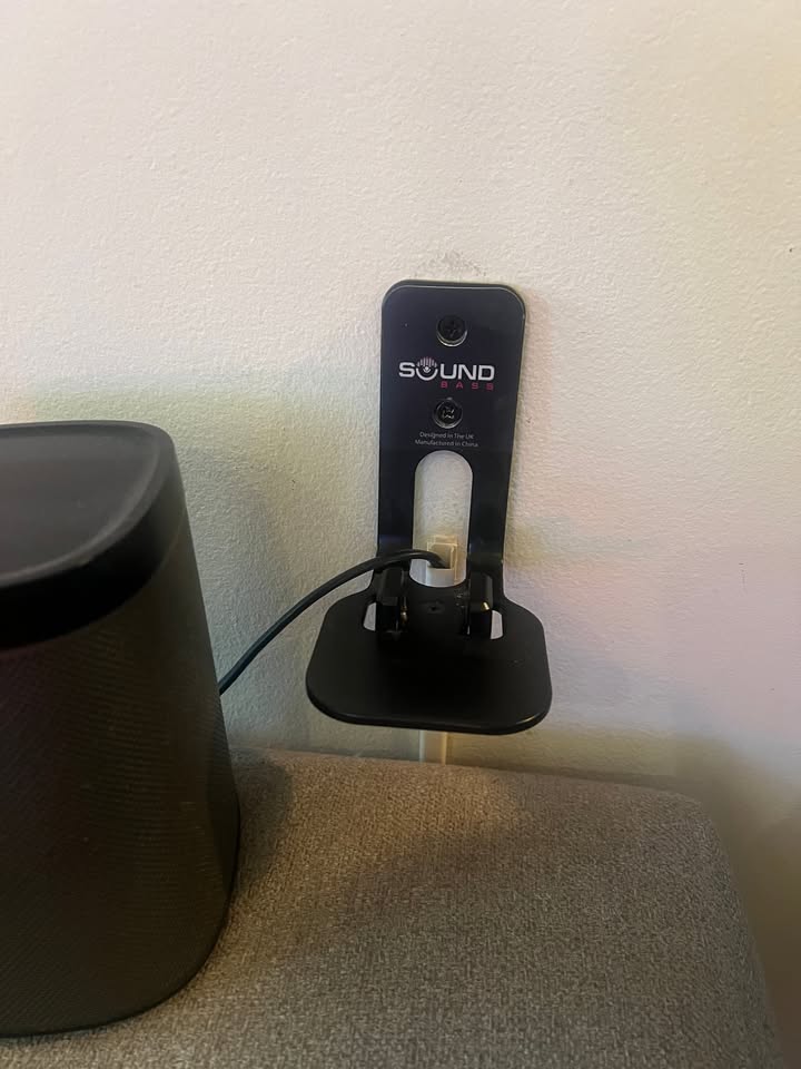 Sonos Sound System: Beam + 2 Play:1 + 2 Wall Mounts - Like New - photo 5