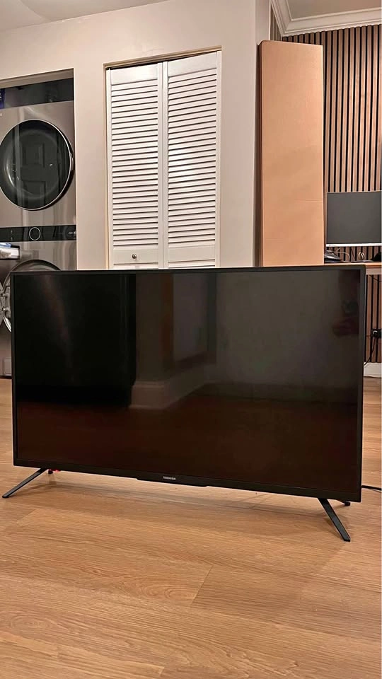 Toshiba 43” 4K UHD Smart Fire TV – Excellent Condition!