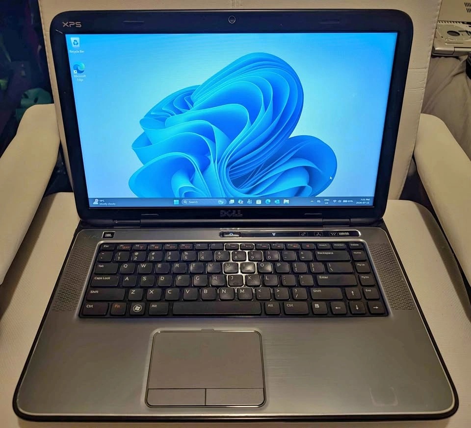 Dell XPS L502X i7 15.6" 8G/256G/1G GPU Win 11 + Office