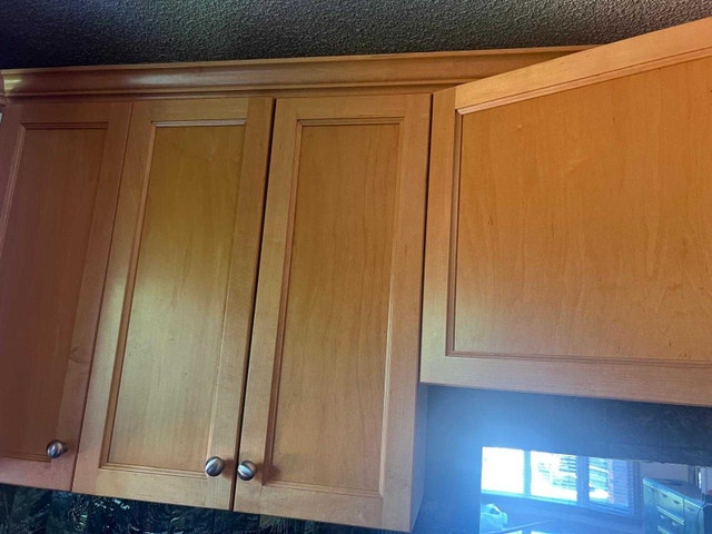 Kitchen cabinets and counters - photo 3