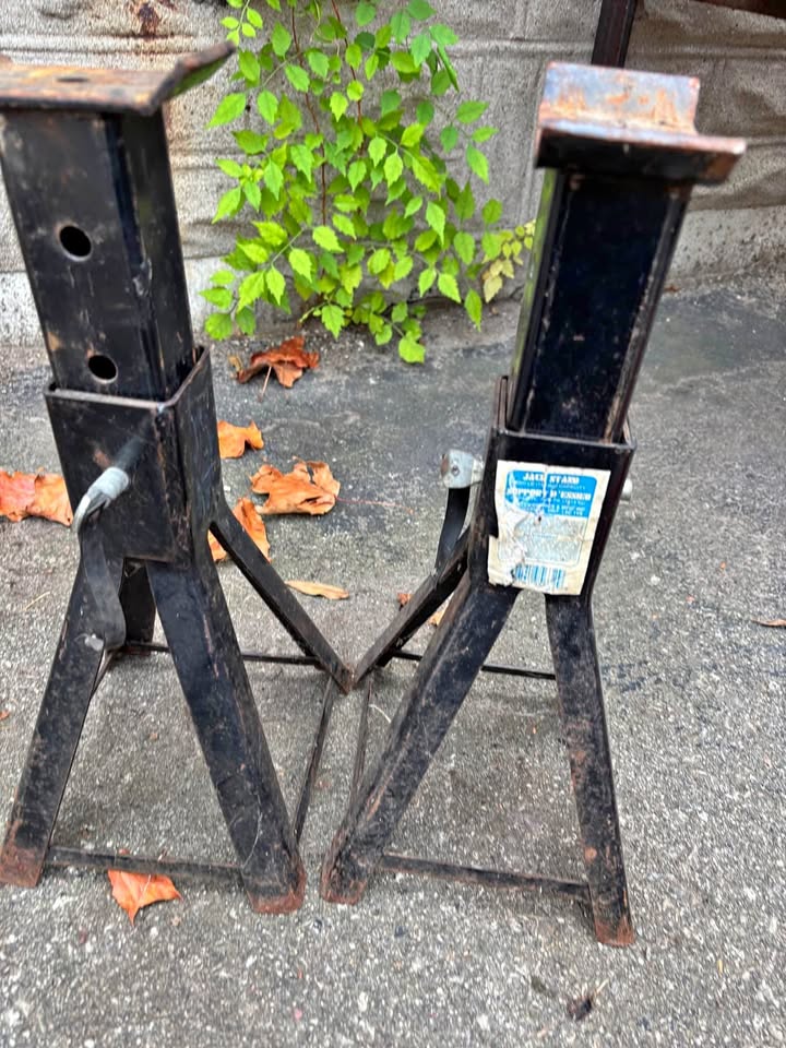 Jack stands axle stands trailer stands