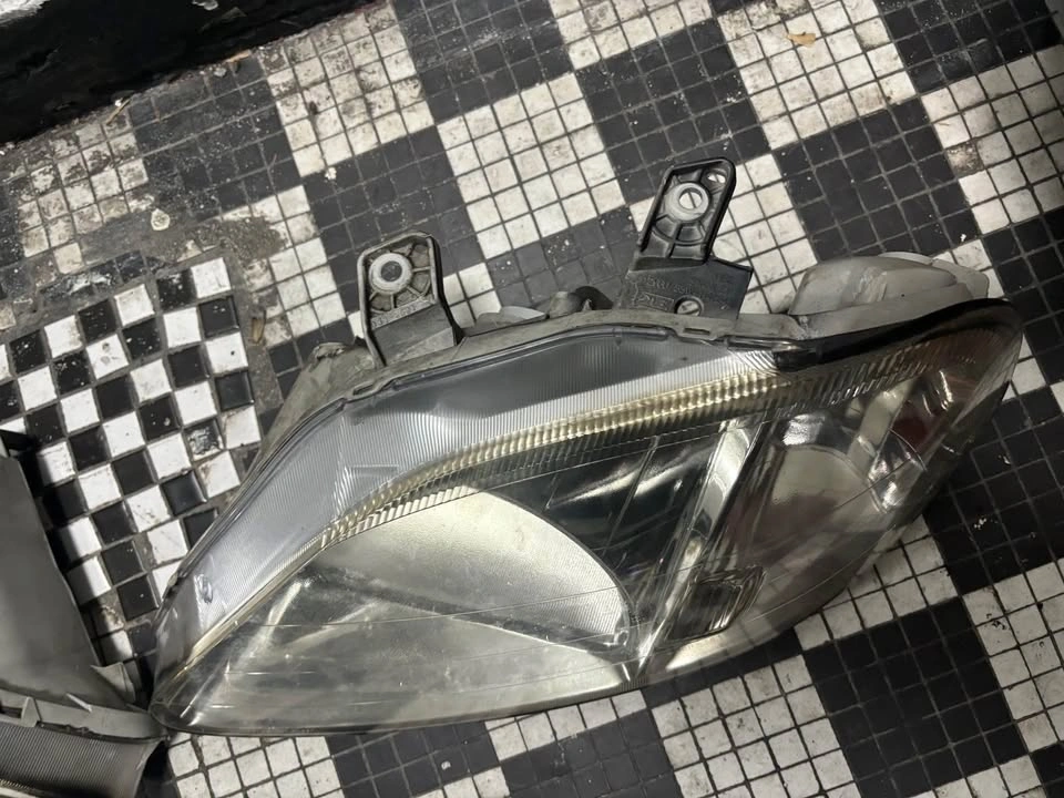 99 Honda civic coupe oem head lights - photo 4