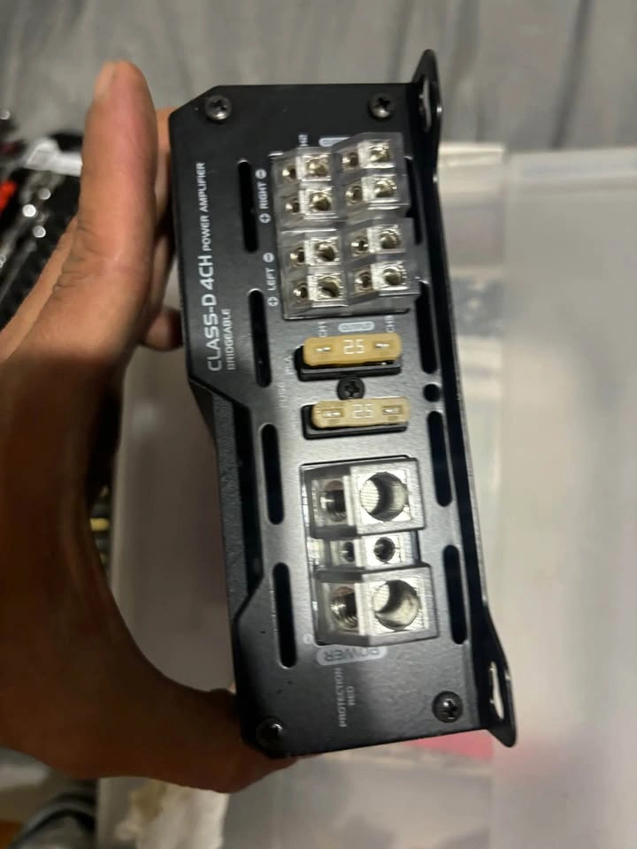 740 watts Jensen JA4B class D car amp - photo 2