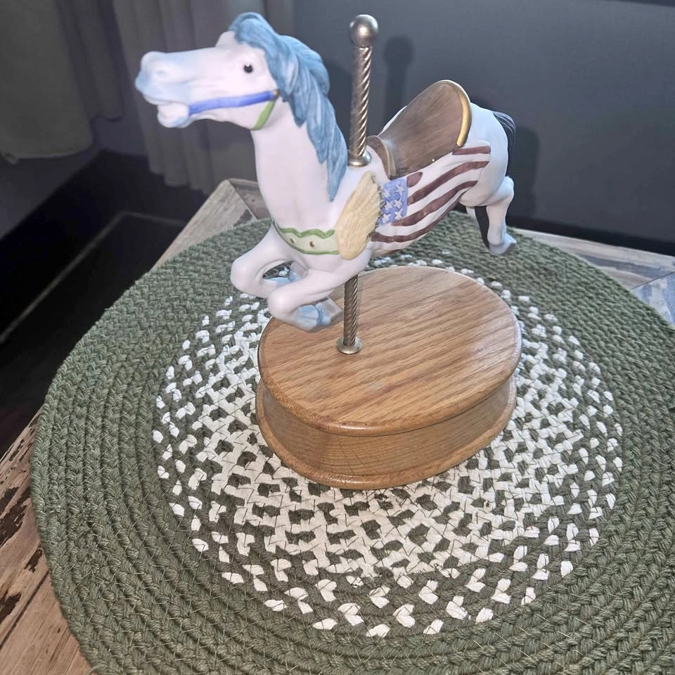 Vintage Willitts Design Carousel Horse Music Box America The Bea