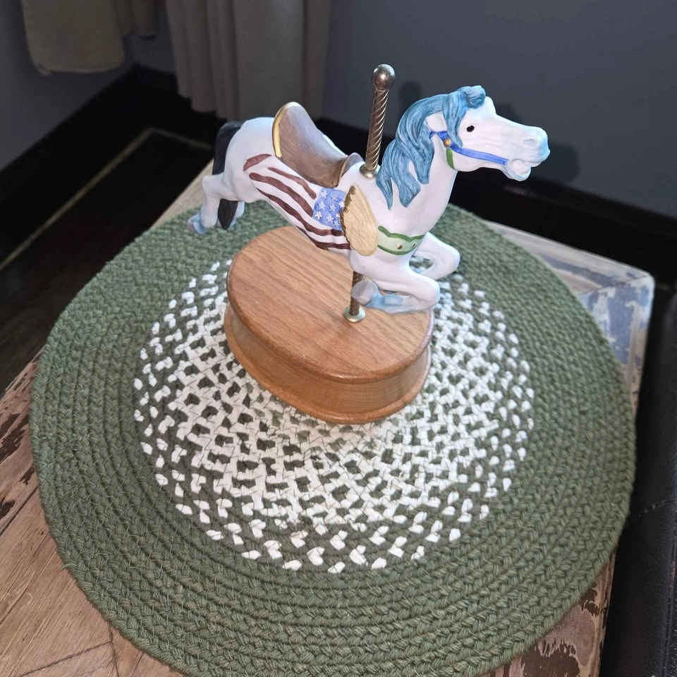 Vintage Willitts Design Carousel Horse Music Box America The Bea - photo 3