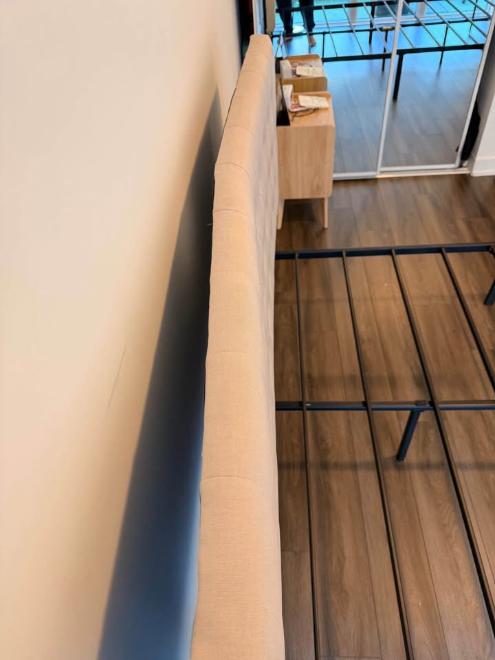 Queen size bed frame with headboard - photo 2