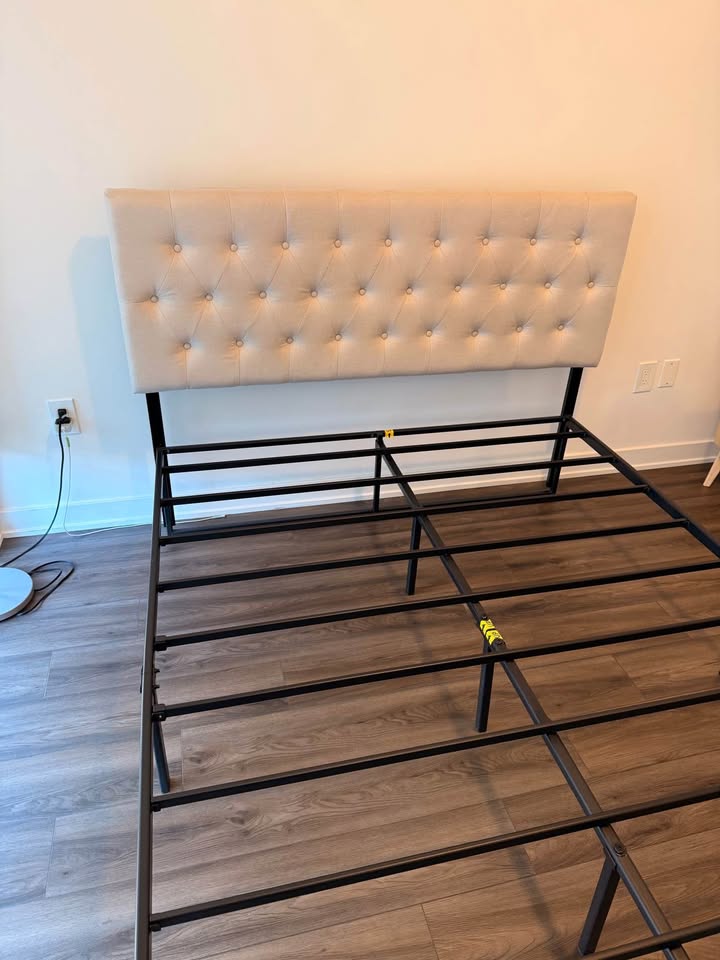 Queen size bed frame with headboard - photo 4