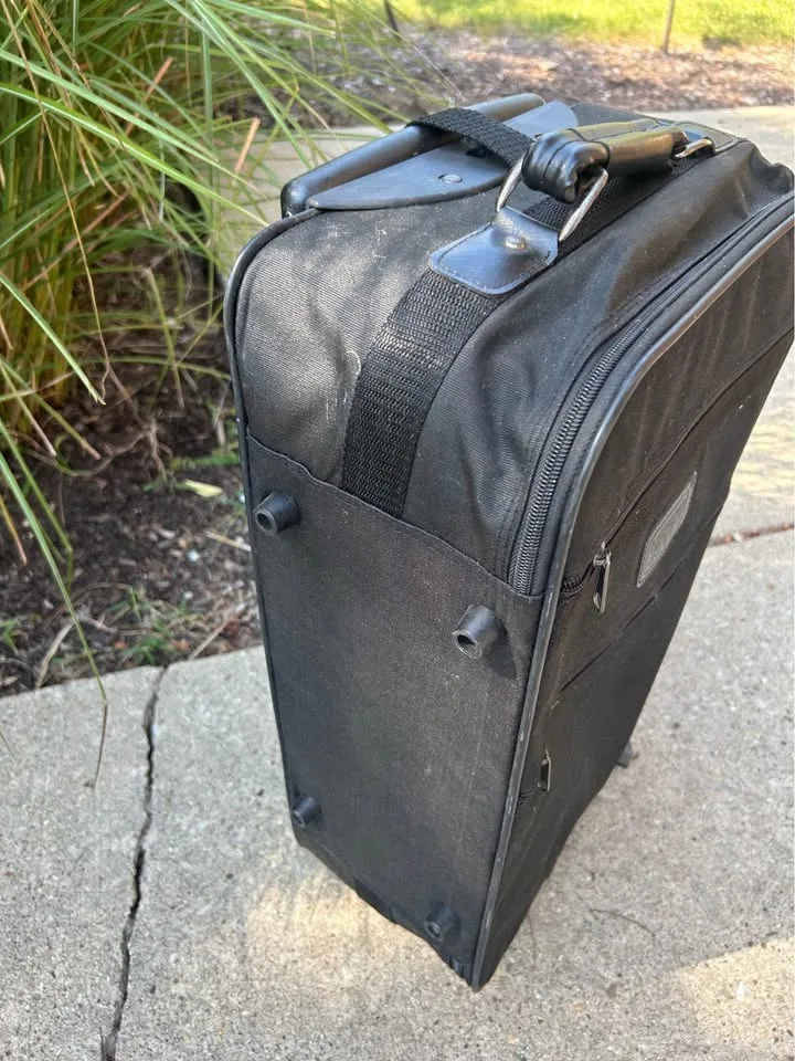Black Suitcase with Handle image indicator(2)