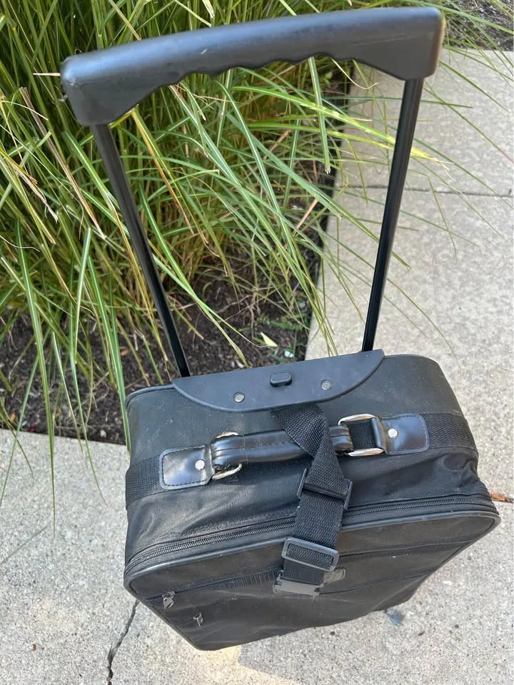 Black Suitcase with Handle image indicator(3)
