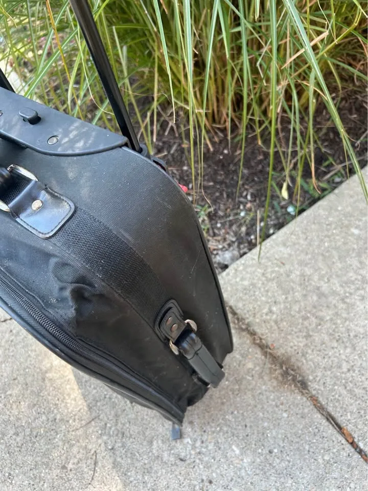 Black Suitcase with Handle image indicator(4)