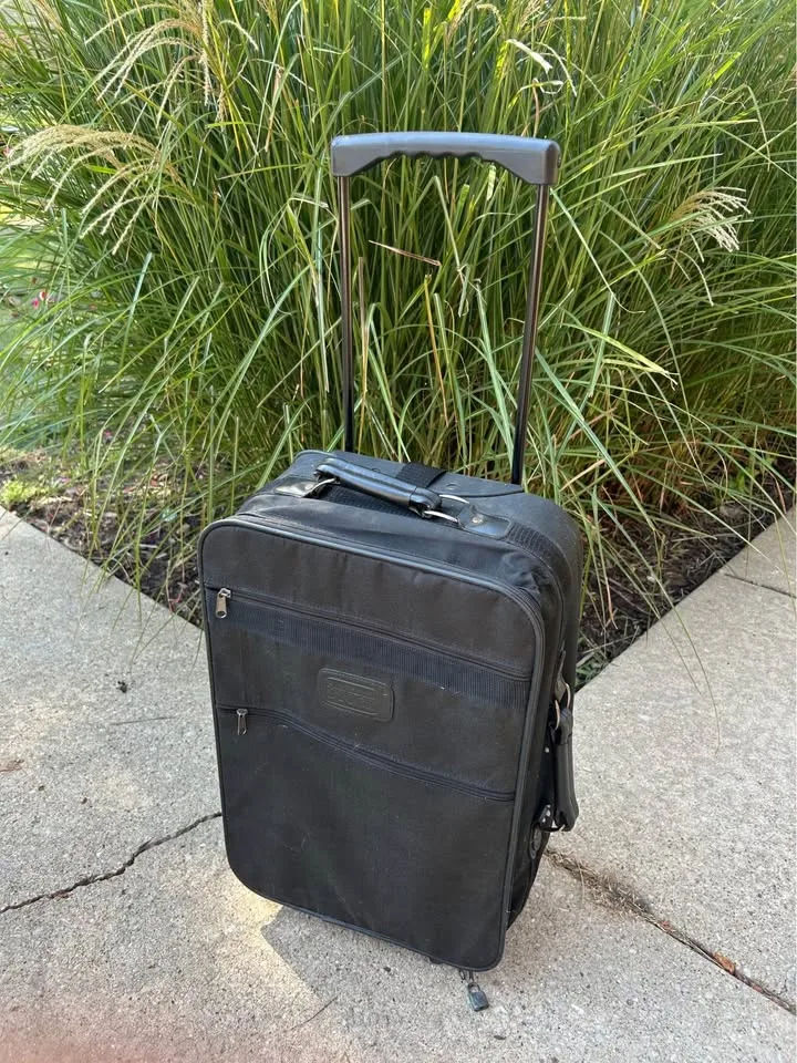 Black Suitcase with Handle image indicator(6)