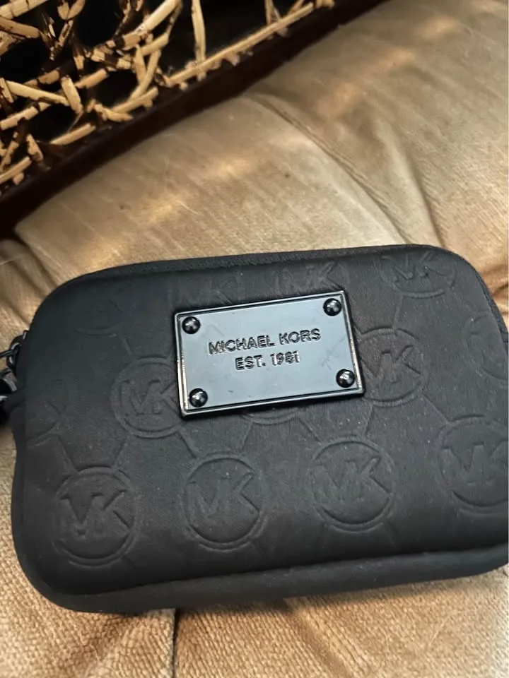 Michael Kors Wristlet Coin Purse image indicator(2)