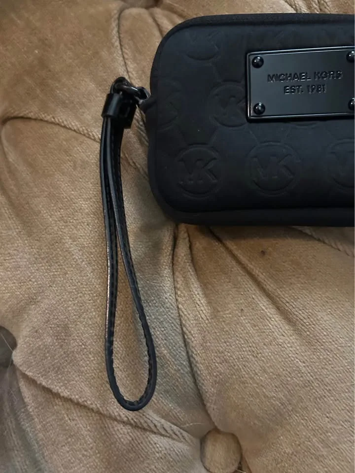 Michael Kors Wristlet Coin Purse image indicator(5)