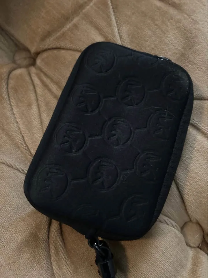 Michael Kors Wristlet Coin Purse image indicator(7)