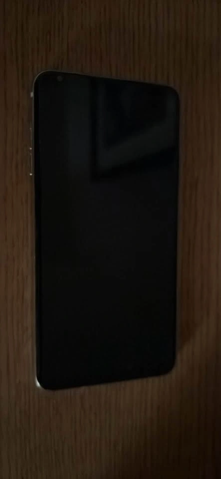 NEED GONE: LG V30 - photo 2