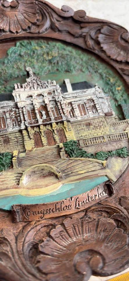 Vintage Linderhof Castle Resin Wood-Look Decorative Plate - photo 2