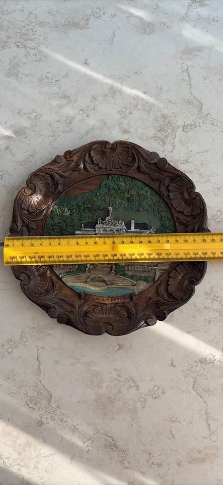 Vintage Linderhof Castle Resin Wood-Look Decorative Plate - photo 5