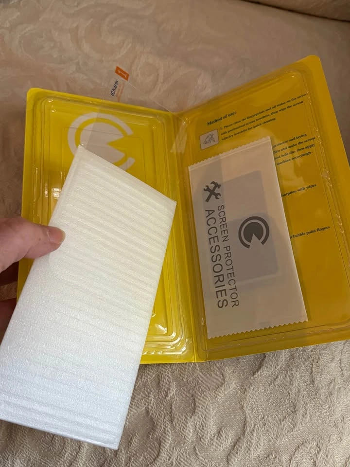 iPhone 14 Pro Max screen protector - photo 3