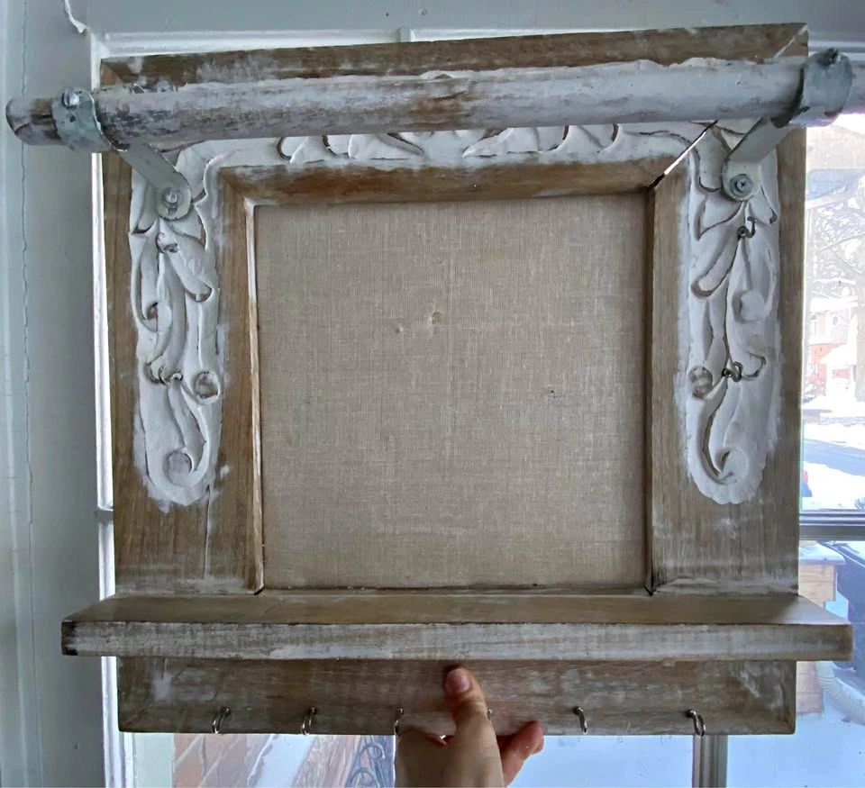 Pretty wall organizer for keys, jewellery, scarves, pins