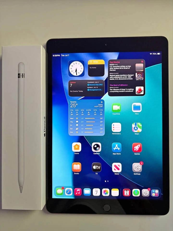Apple iPad 8th Gen 10.2” 32GB Wi-Fi + Apple Pencil 1st Gen