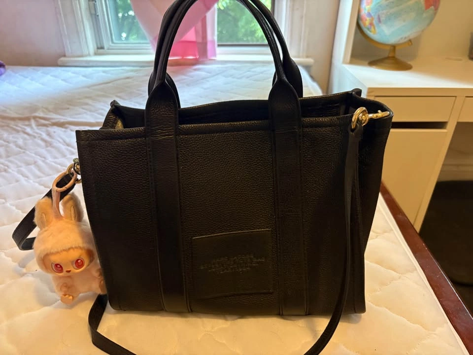 Marc Jacobs “The Tote Bag” Black Leather Crossbody/Handbag - photo 2