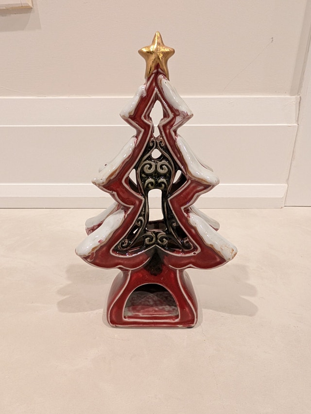 Green and Red Ceramic Christmas Tree with Gold Star Tealight Lit
