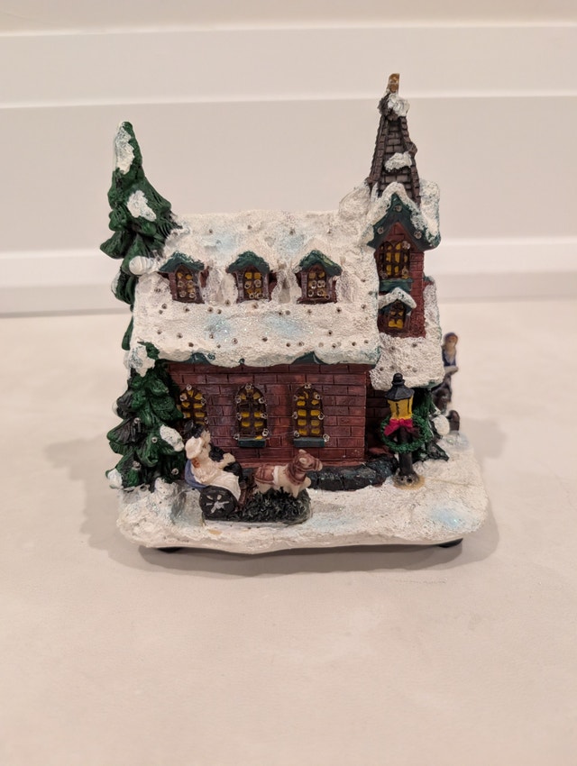 Bouclair Christmas Village Church Battery Powered- works - photo 2