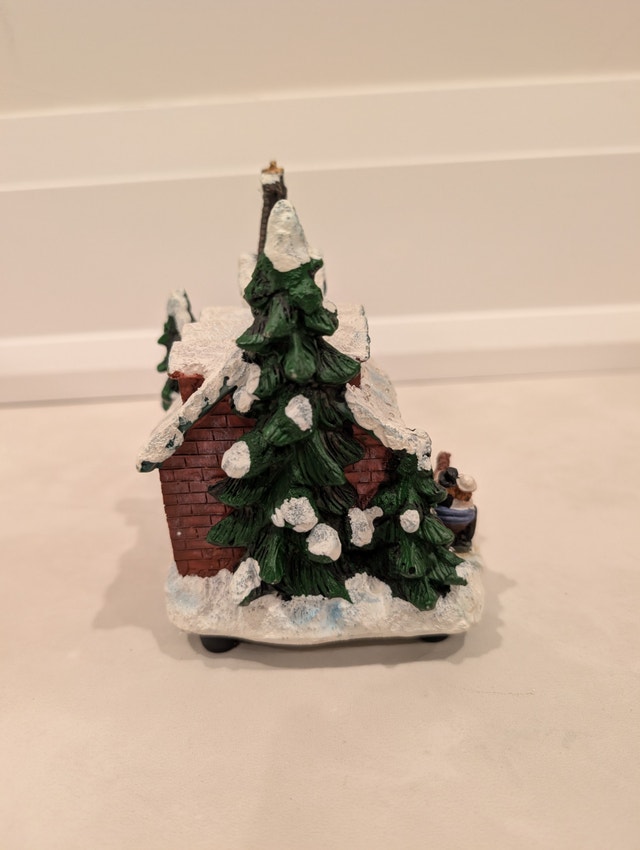 Bouclair Christmas Village Church Battery Powered- works - photo 3